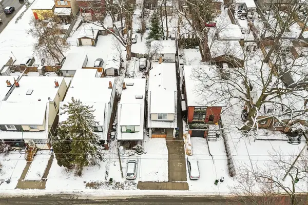 231 Chisholm AVE, Toronto E03, ON M4C 4V9