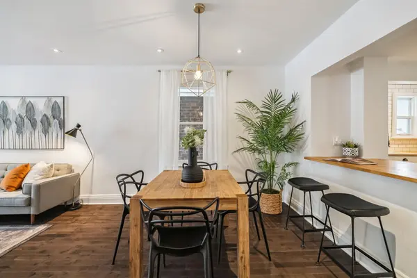 231 Chisholm AVE, Toronto E03, ON M4C 4V9