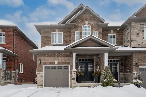 9 Michael Cummings CT, Uxbridge, ON L9P 0E6