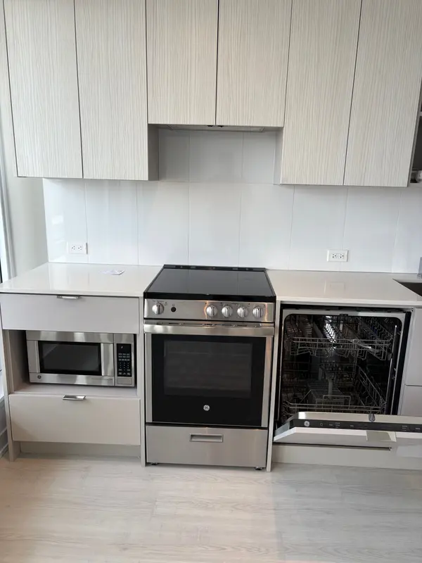 3883 Quartz RD #216, Mississauga, ON L5B 0M4