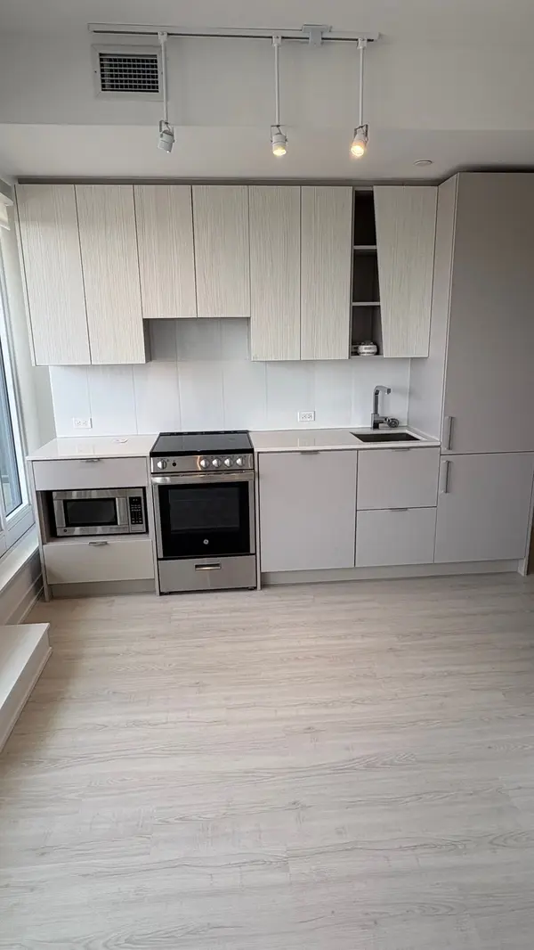 3883 Quartz RD #216, Mississauga, ON L5B 0M4