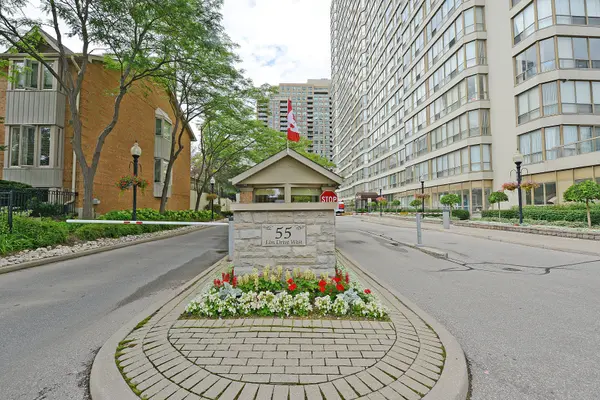 55 Elm DR W #501, Mississauga, ON L5B 3Z3