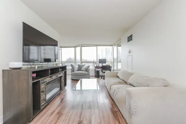 55 Elm DR W #501, Mississauga, ON L5B 3Z3