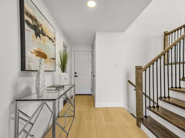 1128 Pinegrove RD, Oakville, ON L6L 2W6