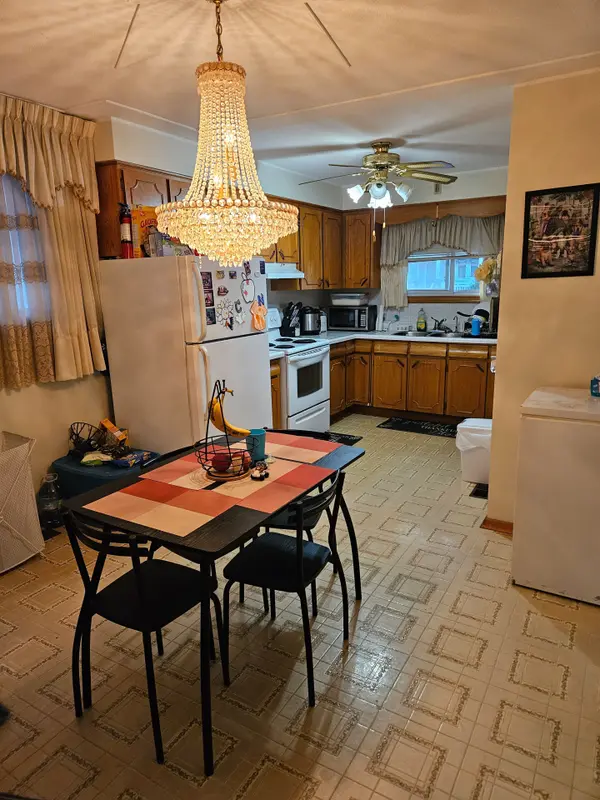 197 Craigroyston RD, Hamilton, ON L8K 3K2