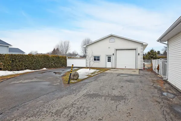 2031 Devine RD, Orleans - Cumberland And Area, ON K0A 3H0