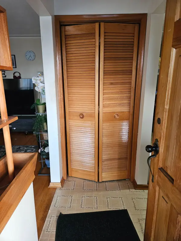 197 Craigroyston RD #Main, Hamilton, ON L8K 3K2