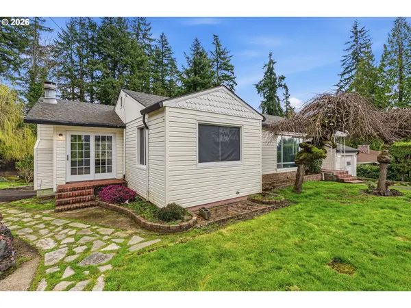 406 N 19TH AVE, Kelso, WA 98626