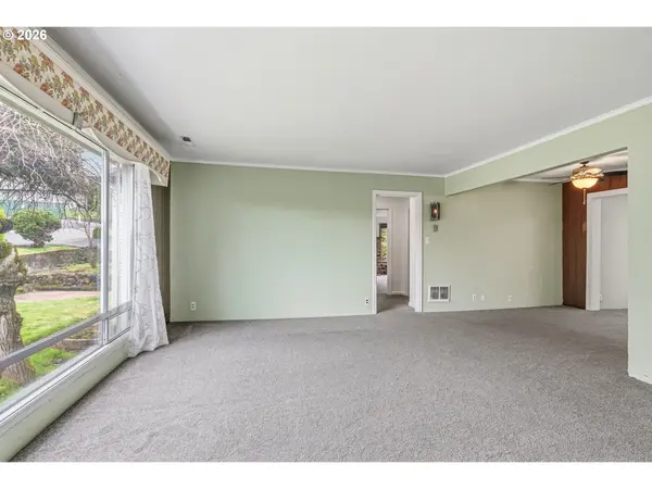 406 N 19TH AVE, Kelso, WA 98626