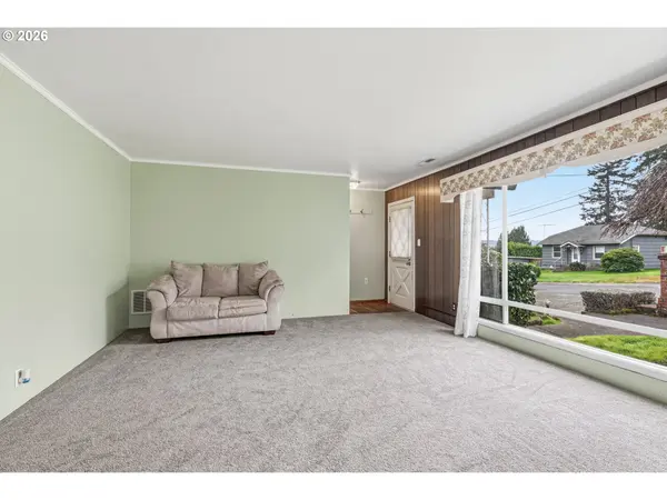 406 N 19TH AVE, Kelso, WA 98626