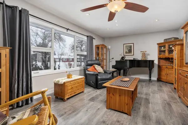 4712 45 ST, Camrose, AB T4V 1E2