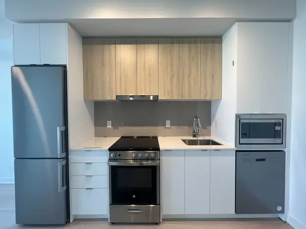 50 Upper Mall WAY #B-1706, Vaughan, ON L4J 0L8