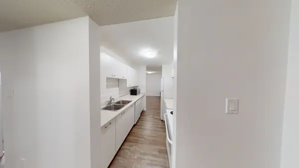 25 Meadow LN #304, Barrie, ON L4N 7K2