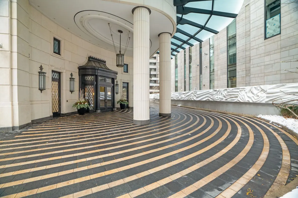 1 St Thomas ST #1A, Toronto C01, ON M5S 3M5