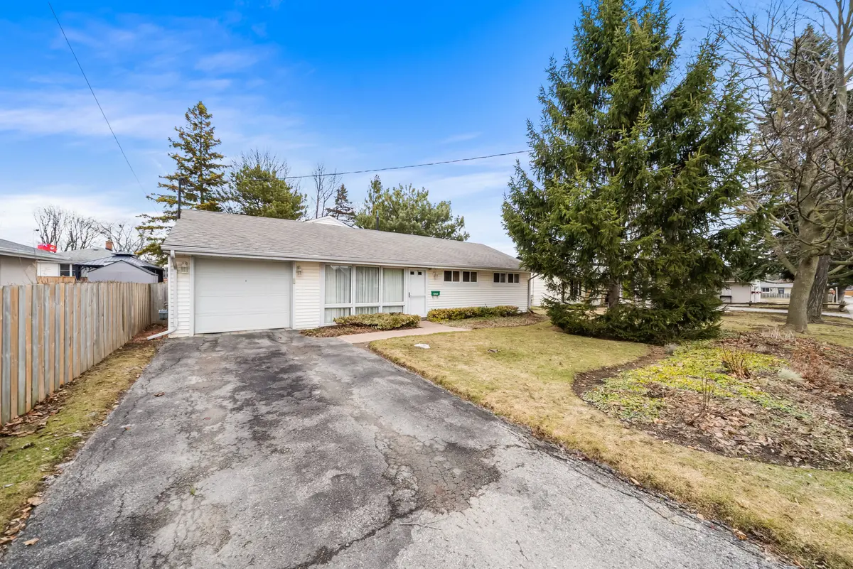 1002 Dunlop ST, Whitby, ON L1N 1T3