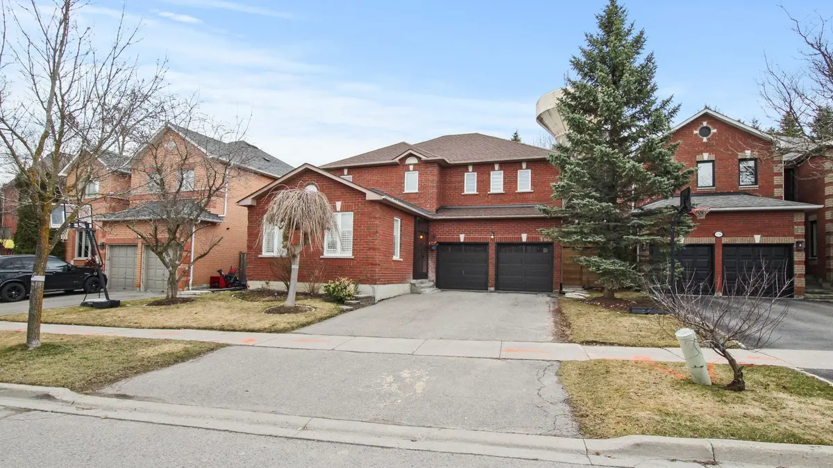 160 Carlyle CRES, Aurora, ON L4G 6P8