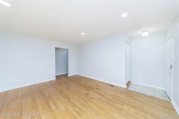 27840 Larkmoor ST, Southfield, MI 48076