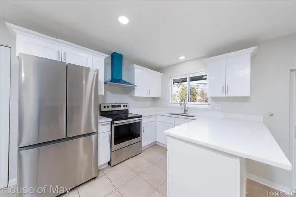 27840 Larkmoor ST, Southfield, MI 48076