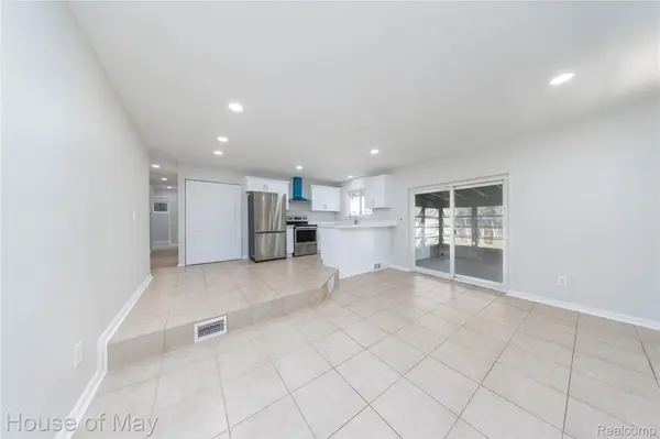 27840 Larkmoor ST, Southfield, MI 48076