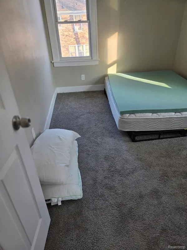 327 Liberty #3 ST, Pontiac, MI 48341