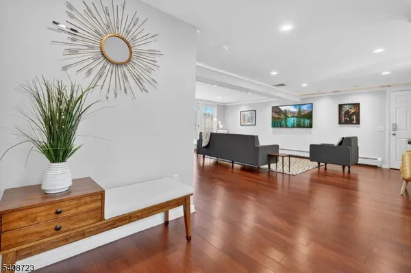 90 Birchwood Ter, Wayne Twp., NJ 07470