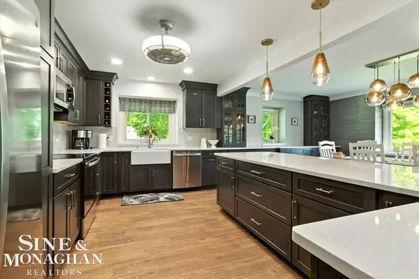 669 N Riverside AVE, St Clair, MI 48079