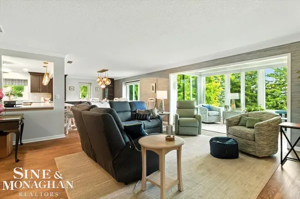 669 N Riverside AVE, St Clair, MI 48079