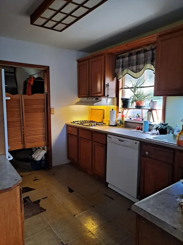 22211 Grandy ST, Clinton Charter Twp, MI 48035