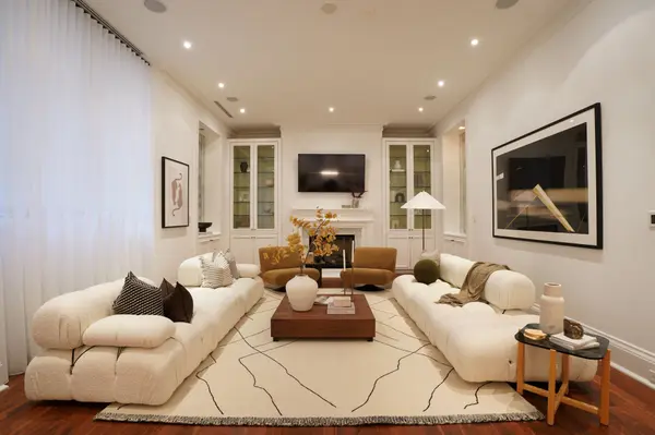 1 St Thomas ST #1A, Toronto C01, ON M5S 3M5