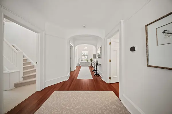 302 Russell Hill RD, Toronto C02, ON M4V 2T6