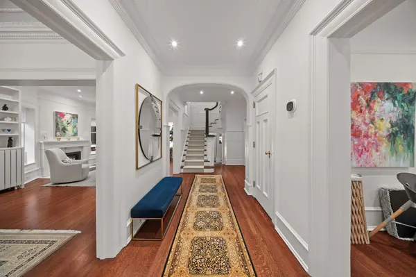 302 Russell Hill RD, Toronto C02, ON M4V 2T6