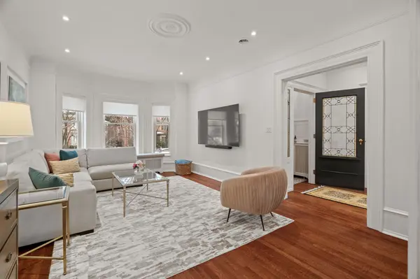 302 Russell Hill RD, Toronto C02, ON M4V 2T6