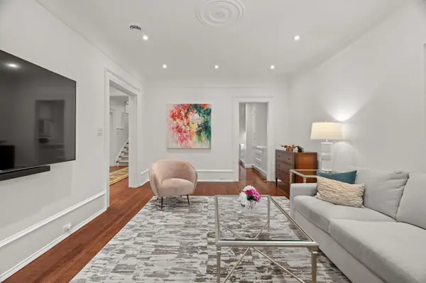 302 Russell Hill RD, Toronto C02, ON M4V 2T6