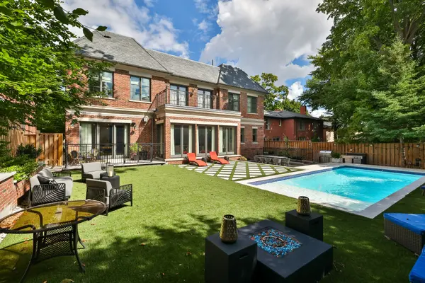 33 Stratheden RD, Toronto C12, ON M4N 1E5