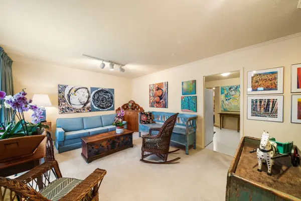 1002 Dunlop ST, Whitby, ON L1N 1T3