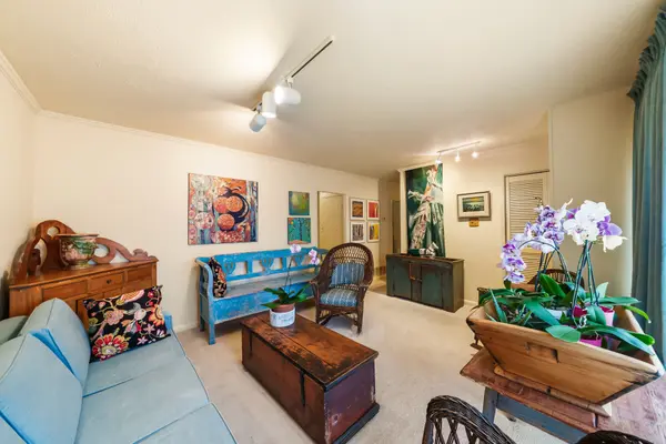 1002 Dunlop ST, Whitby, ON L1N 1T3