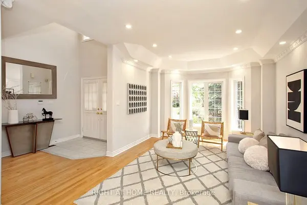 6 Pembrooke RD, Markham, ON L6C 2L2