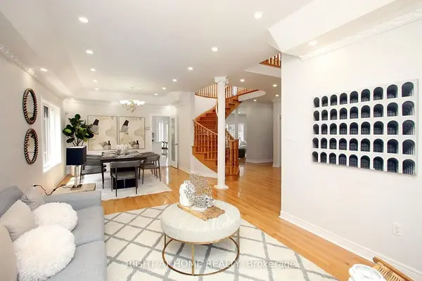 6 Pembrooke RD, Markham, ON L6C 2L2