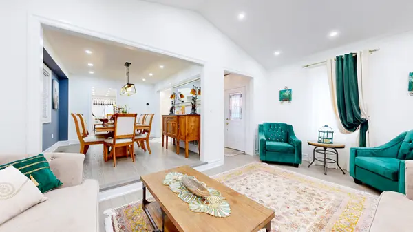 160 Carlyle CRES, Aurora, ON L4G 6P8