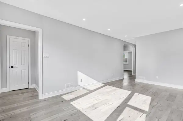 146 Craigroyston RD, Hamilton, ON L8K 3K1