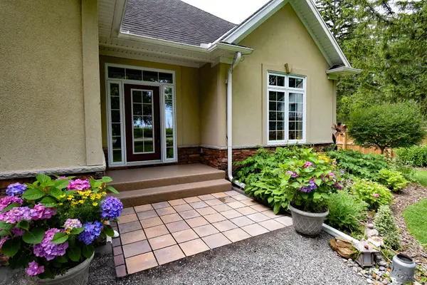 3089 Niagara River Pkwy, Fort Erie, ON L0S 1S0