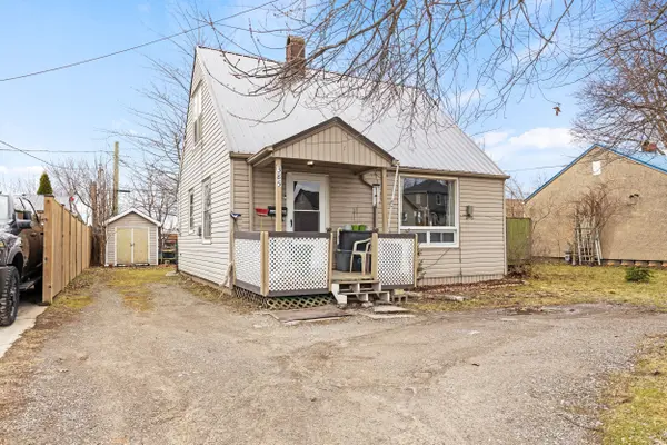 385 Crowland AVE, Welland, ON L3B 1X5
