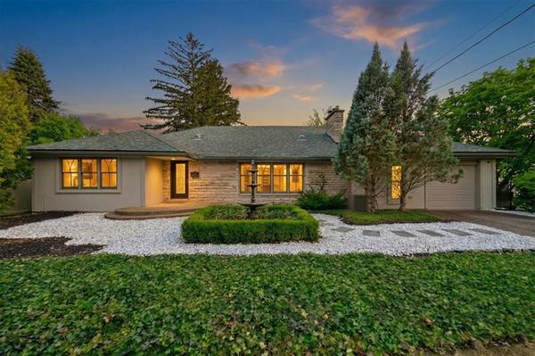 108 Lloyminn AVE, Hamilton, ON L9G 1H6