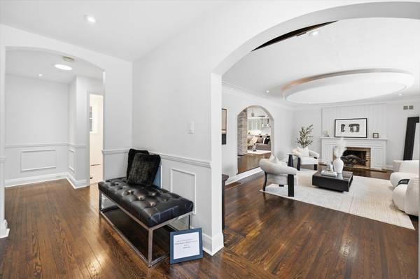 108 Lloyminn AVE, Hamilton, ON L9G 1H6