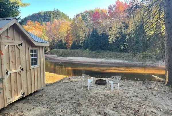 304 Old North RD N, Huntsville, ON P1H 2J4