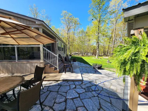 180 Lost Forest LN, Magnetawan, ON P0A 1P0