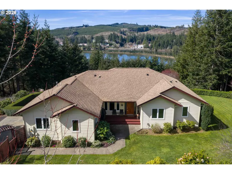 93621 LINKS LN, Coos Bay, OR 97420