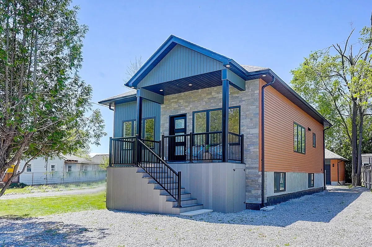 15 Farley CIR, Georgina, ON L0E 1S0