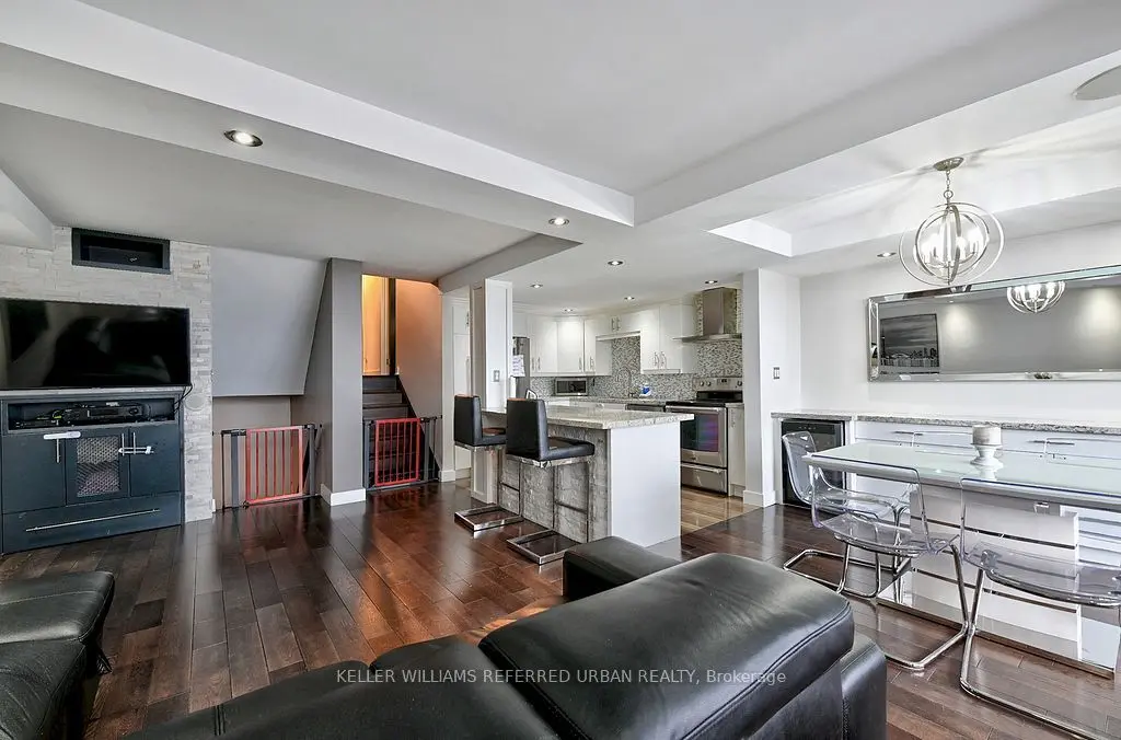 11 Wincott DR #1411, Toronto W09, ON M9R 2R9