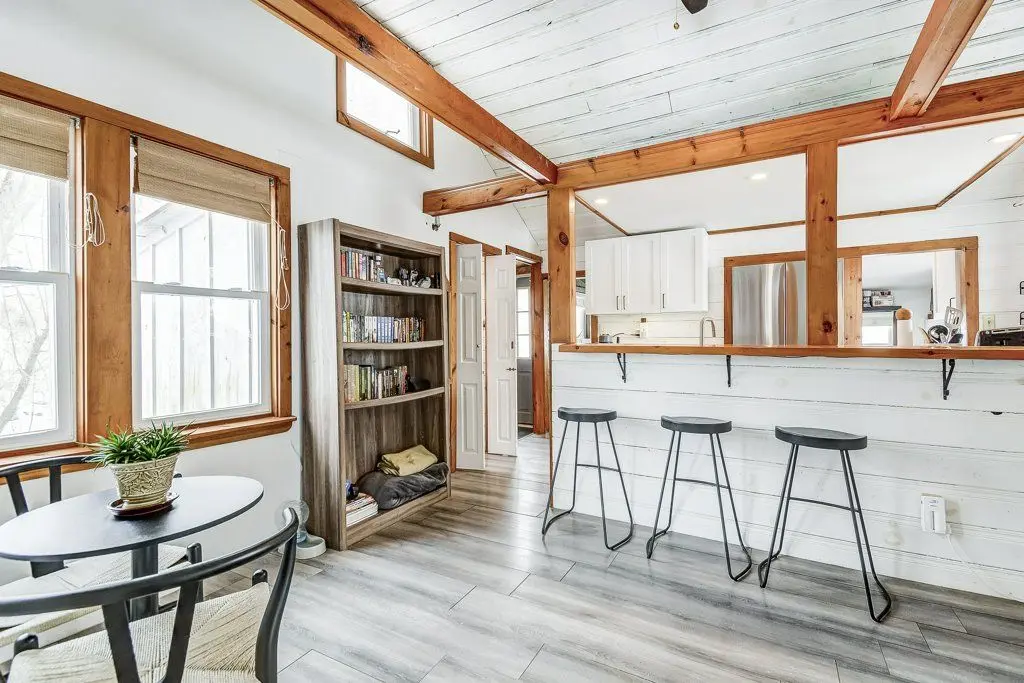 716 Sandy Bay RD, Haldimand, ON N1A 2W6